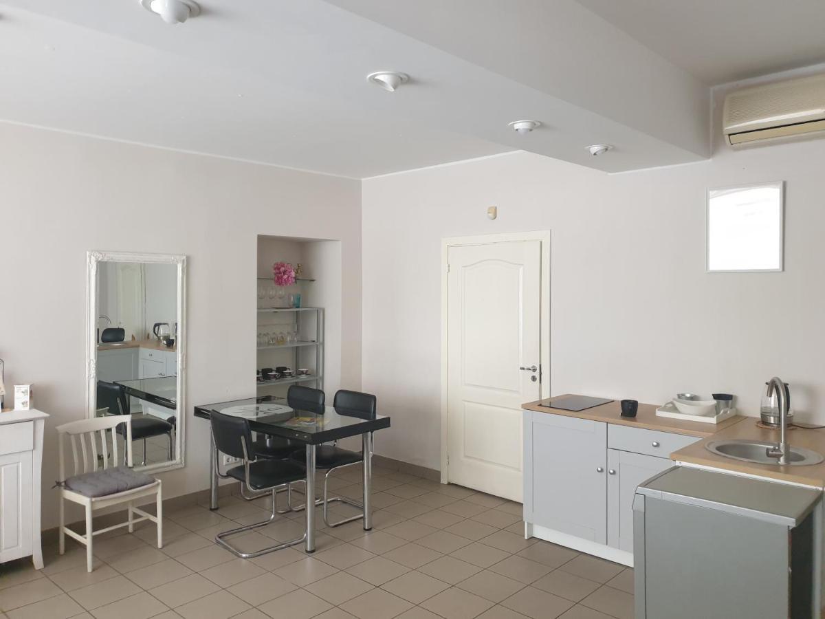 Camellia Studio Apartment & Parking Riga Ngoại thất bức ảnh